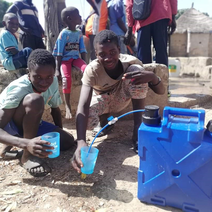 jerrycan with water filter and manual pump